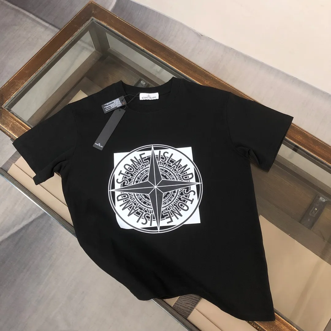 P180 Stone Island 2025 latest T-shirt, couple style ~ original order, fashionable and casual short T-shirt, specially made of customized cotton fabric ~ 100% cotton T-shirt ~ pre-washed to prevent deformation and shrinkage problem, more comfortable and breathable on the body ~ all available from stock ~ unique design style, trendy must-have item, complete with three standards 👍 Color: black/white/coffee Size: S M L XL (larger version Please state your height and weight when placing an order)